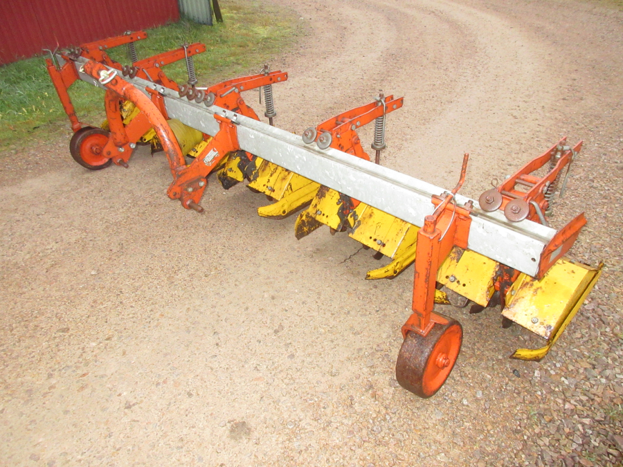 5507 Breviglieri interrow cultivator 4 row