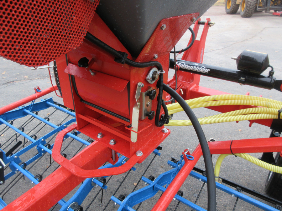 5508 Hatzenbichler weed cultivator 6 m with Air 8 seeder
