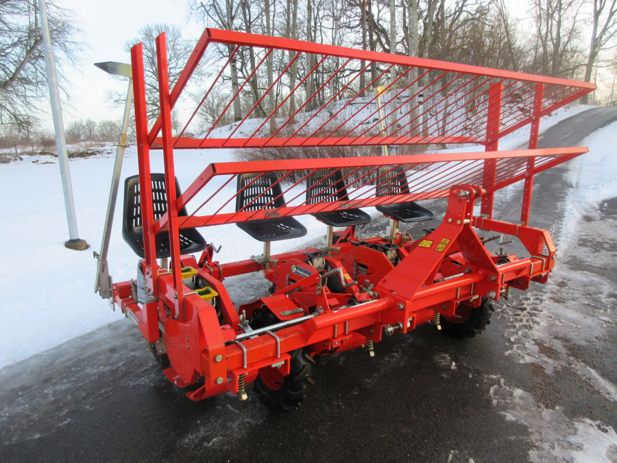 5537 Checchi & Magli Wolf Transplanter