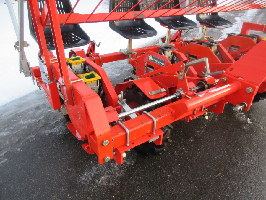 5537 Checchi & Magli Wolf Transplanter