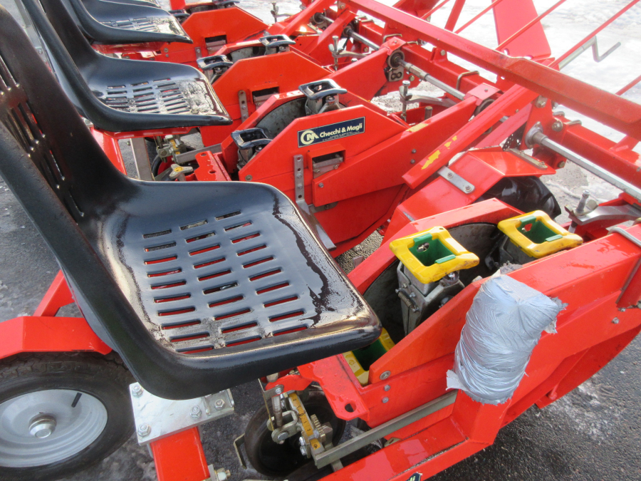 5537 Checchi & Magli Wolf Transplanter