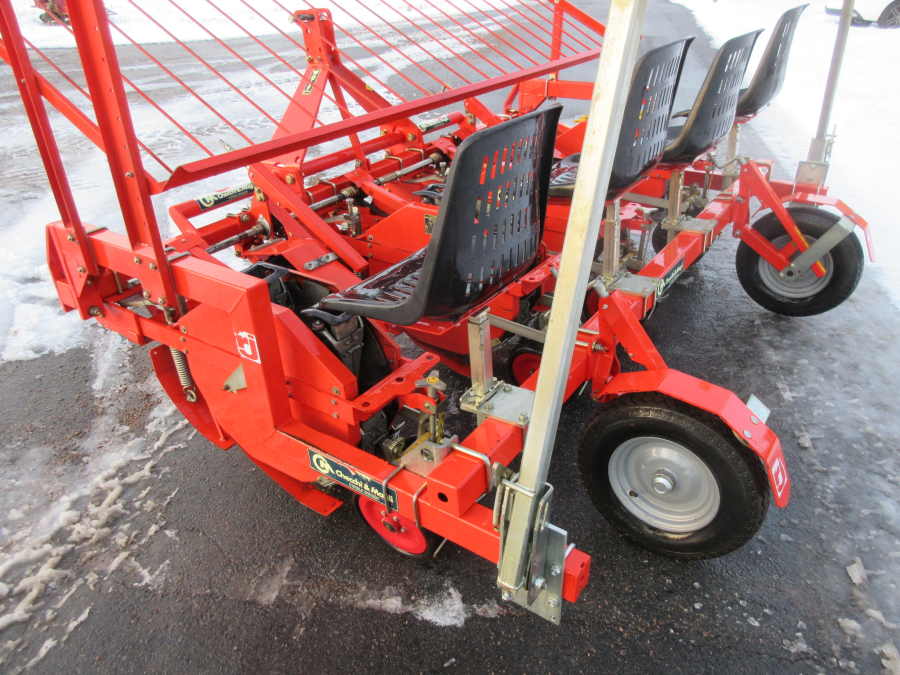 5537 Checchi & Magli Wolf Transplanter