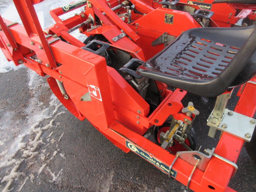 5537 Checchi & Magli Wolf Transplanter