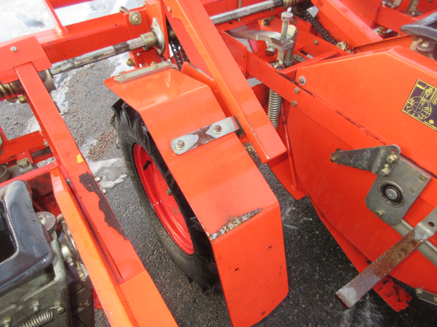 5537 Checchi & Magli Wolf Transplanter