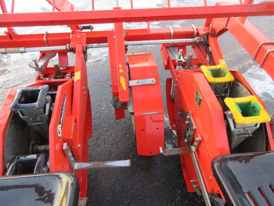 5537 Checchi & Magli Wolf Transplanter