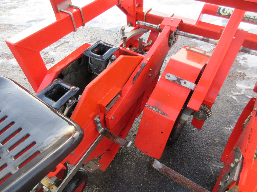 5537 Checchi & Magli Wolf Transplanter