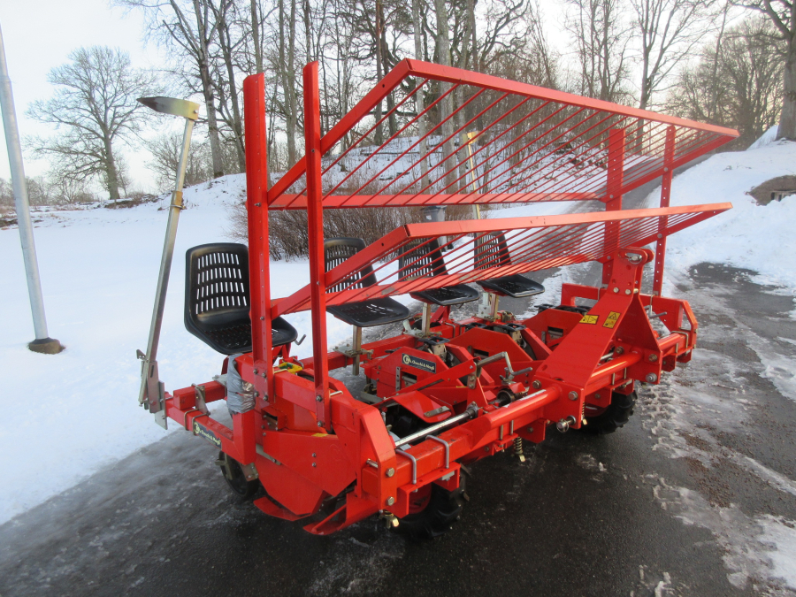 5537 Checchi & Magli Wolf Transplanter