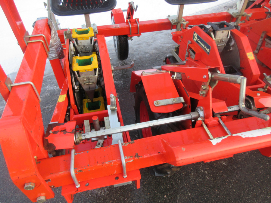 5537 Checchi & Magli Wolf Transplanter