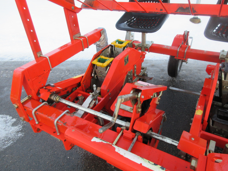 5537 Checchi & Magli Wolf Transplanter