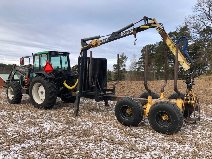 5542 Tractor Valmet 465 4WD with Moheda timber trailer 10 ton