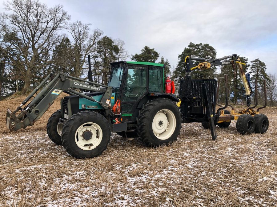 5542 Tractor Valmet 465 4WD with Moheda timber trailer 10 ton