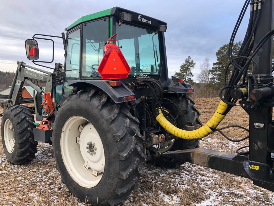 5542 Tractor Valmet 465 4WD with Moheda timber trailer 10 ton