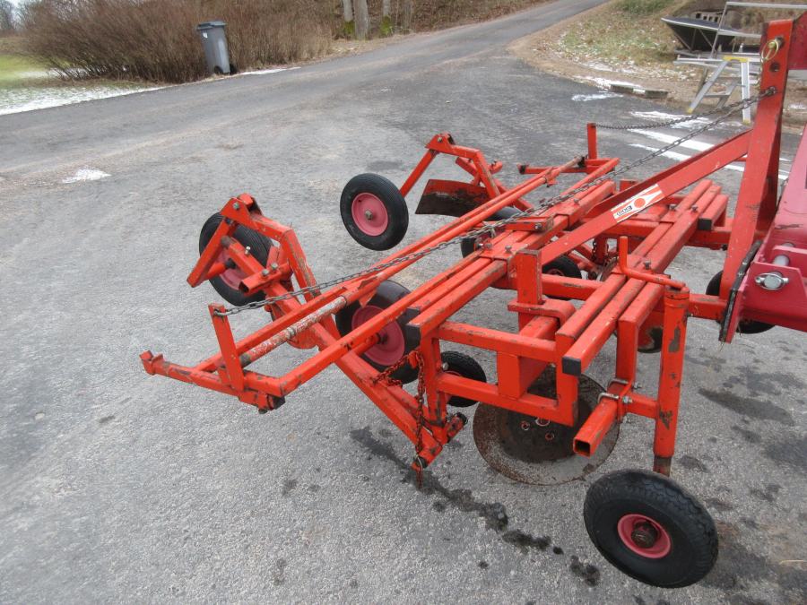 5543 EKKO plastic mulch layer