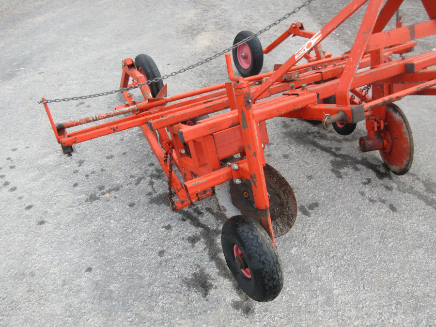 5543 EKKO plastic mulch layer