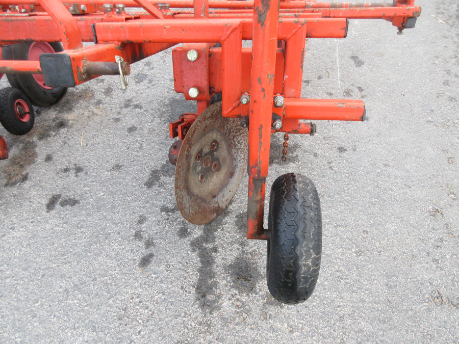 5543 EKKO plastic mulch layer