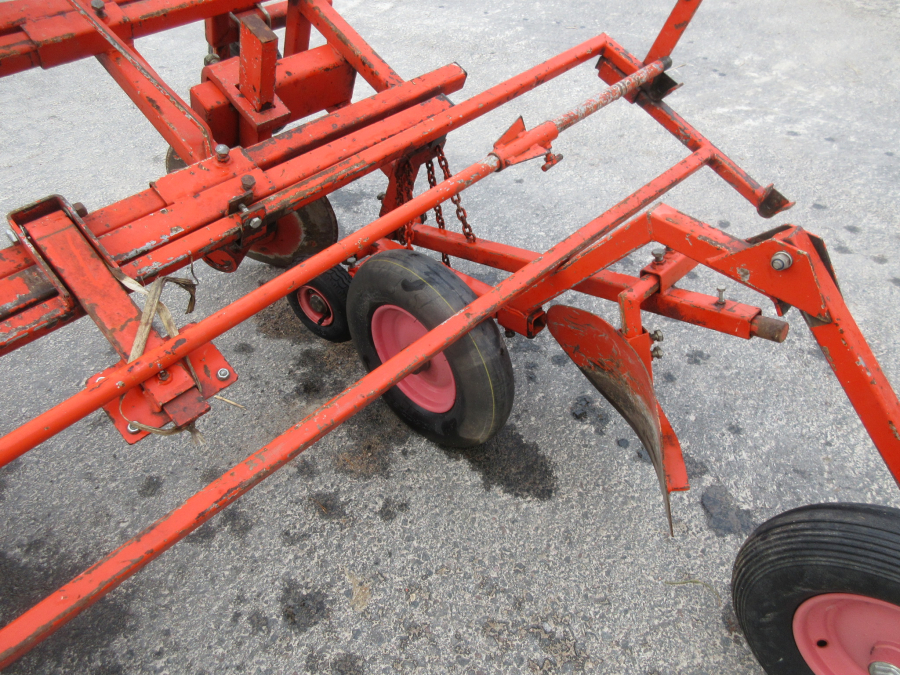 5543 EKKO plastic mulch layer