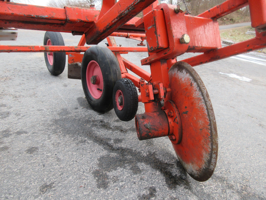 5543 EKKO plastic mulch layer