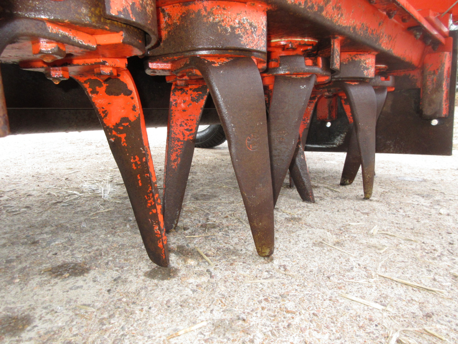 5544 EMY bed former with power harrow