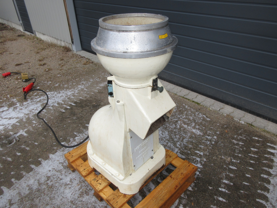 5546 Hallde RG-1 cutter