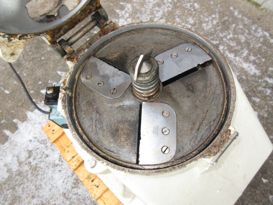 5546 Hallde RG-1 cutter