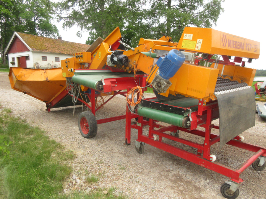 5554 Miedema SB151 receiving hopper 