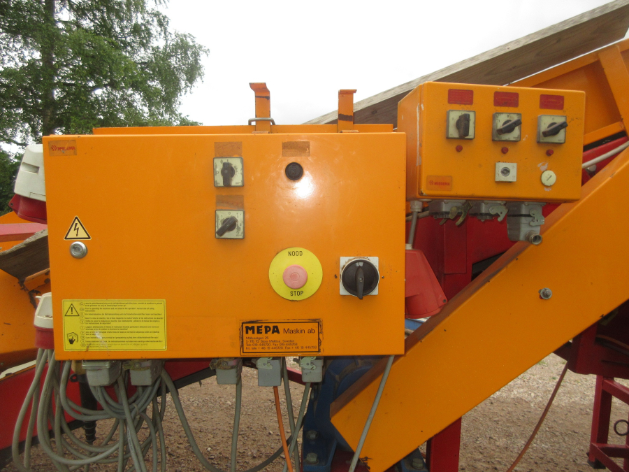 5554 Miedema SB151 receiving hopper 