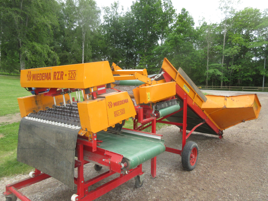 5554 Miedema SB151 receiving hopper 