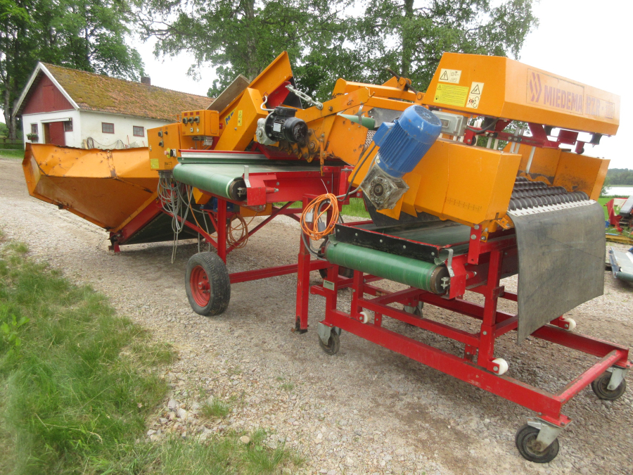 5554 Miedema SB151 receiving hopper 