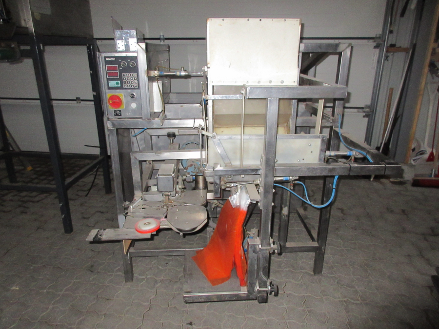5560 Newtec 2000 with G40 tape twister bagger