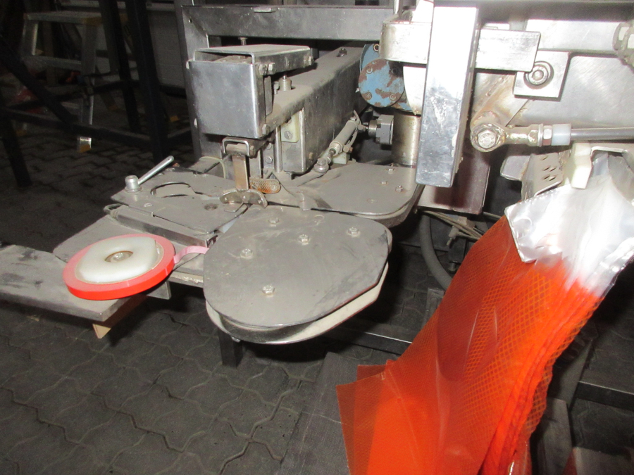 5560 Newtec 2000 with G40 tape twister bagger