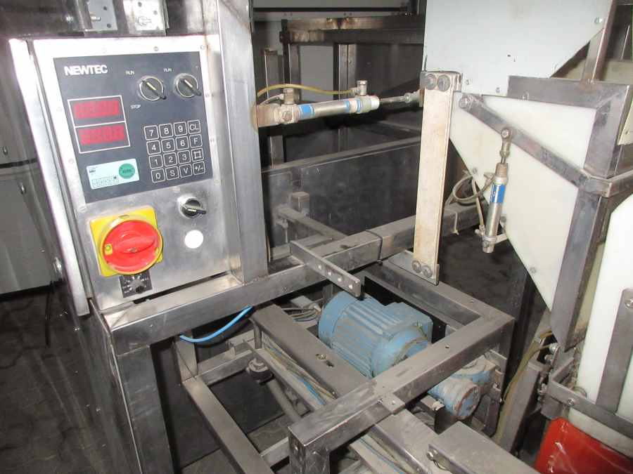 5560 Newtec 2000 with G40 tape twister bagger