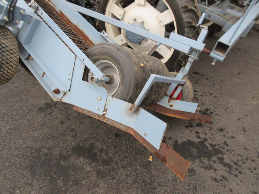 5573 Onion loader selfpropelled 3 beds