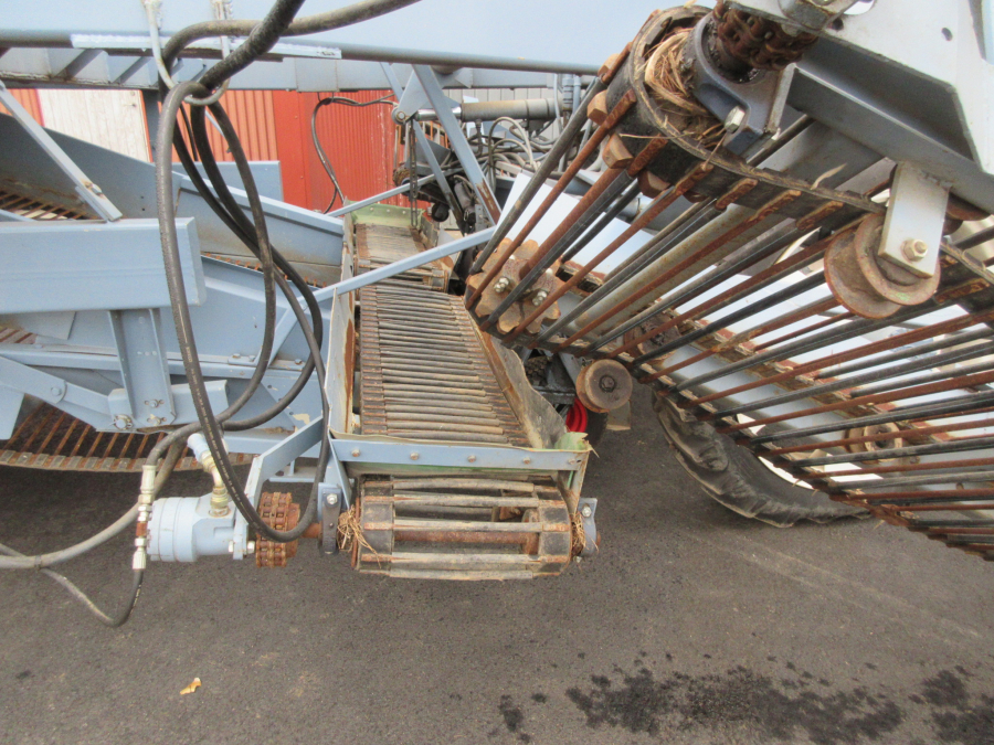 5573 Onion loader selfpropelled 3 beds
