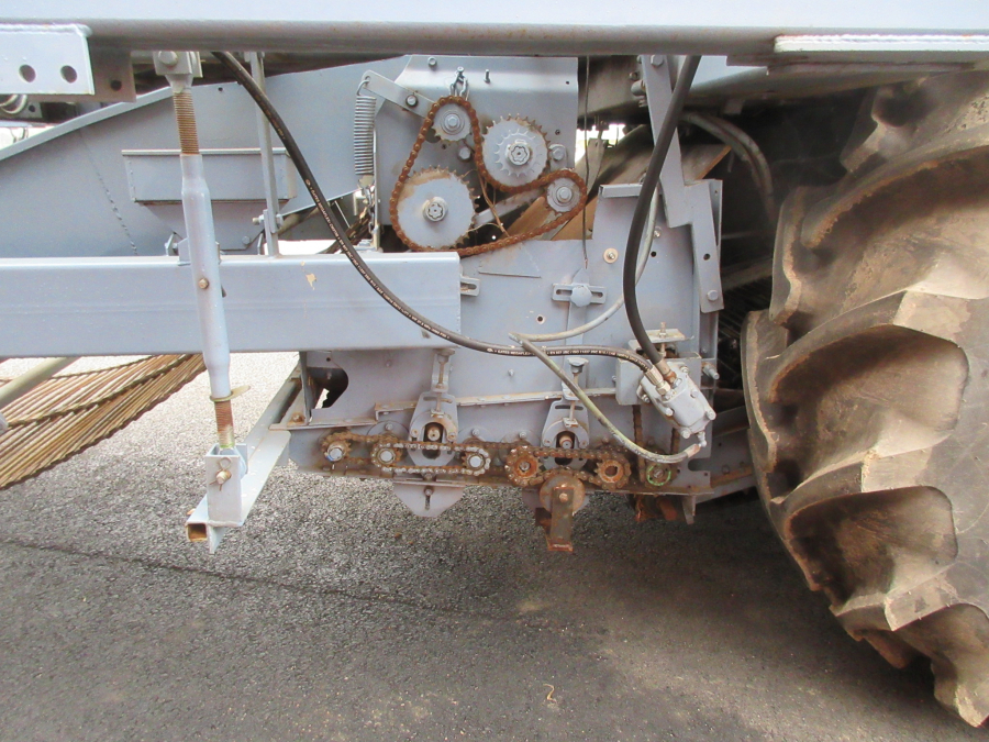 5573 Onion loader selfpropelled 3 beds