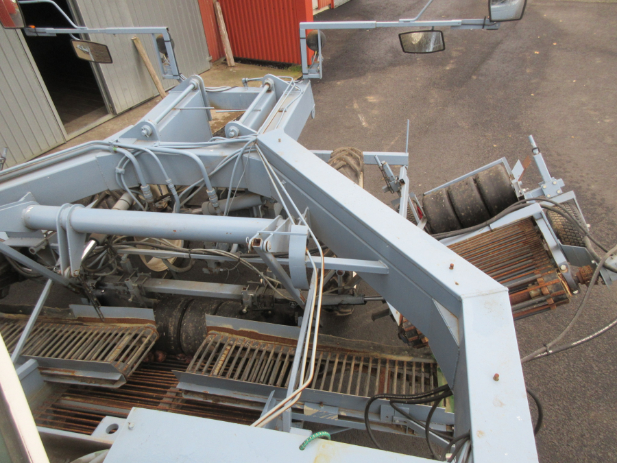 5573 Onion loader selfpropelled 3 beds