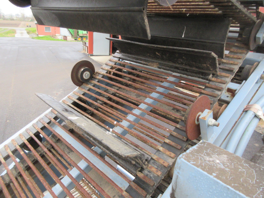 5573 Onion loader selfpropelled 3 beds