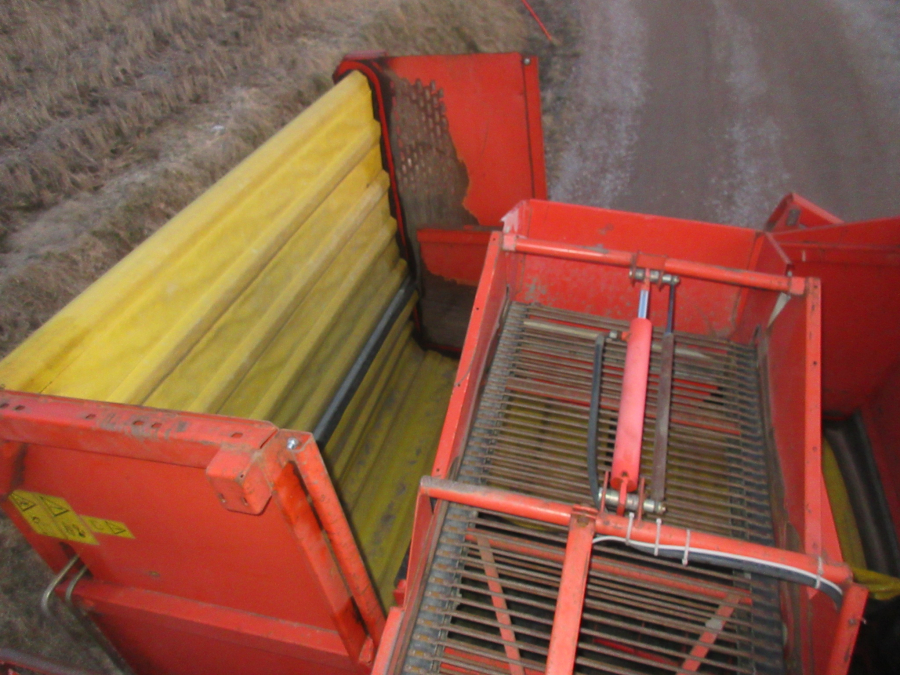 5611 Grimme SE75-40 potato harvester