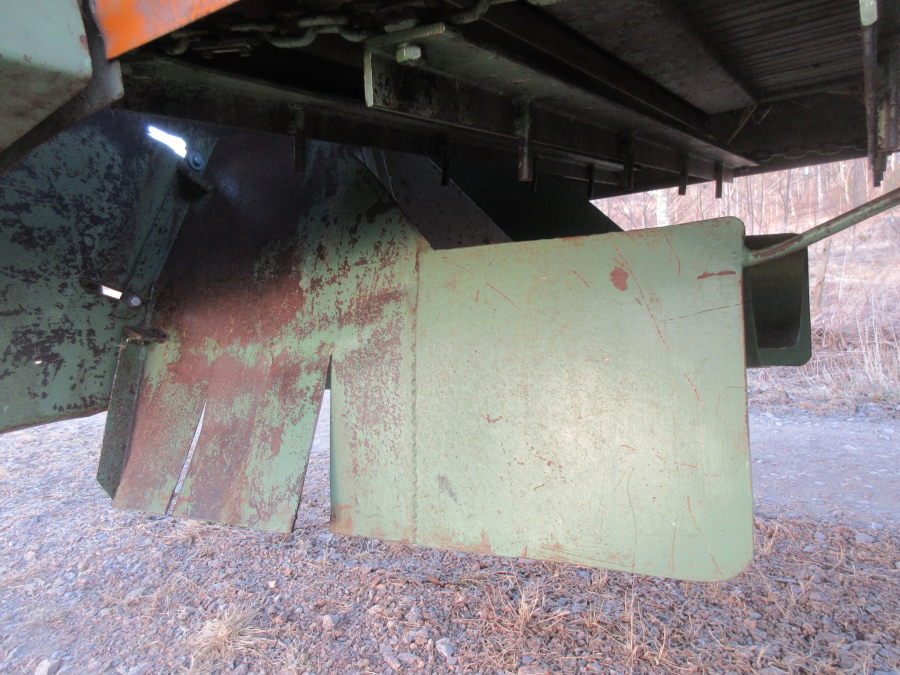 5614 Limbacher Haulmer straw feeder to Strawberries for big bales