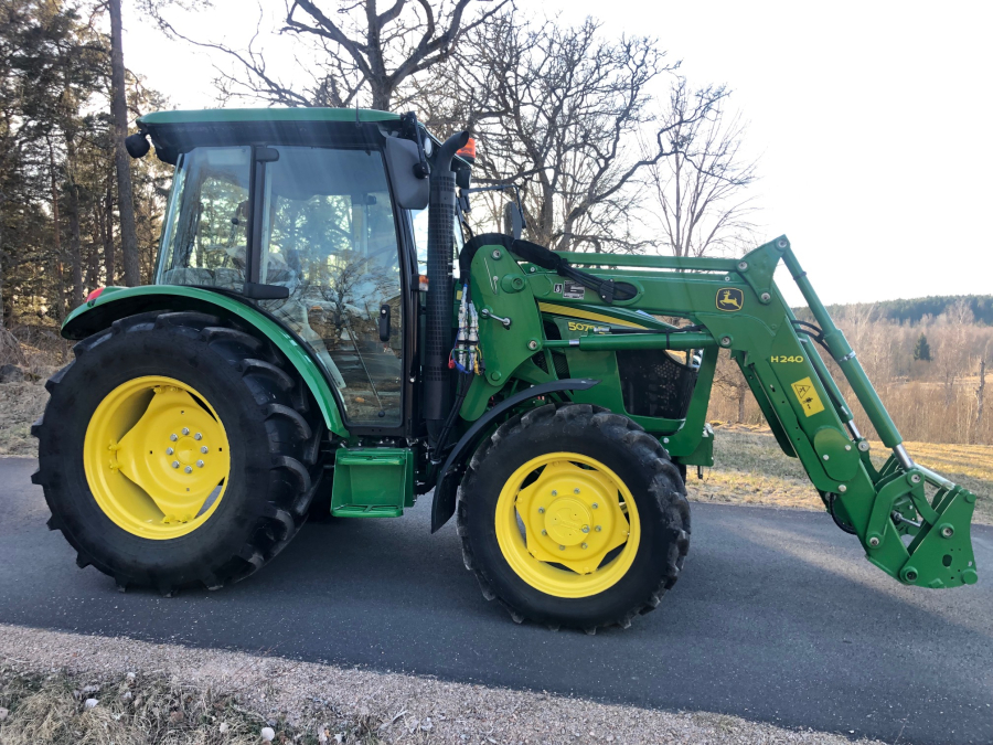 5619 John Deere 5075E tractor for export with front loader