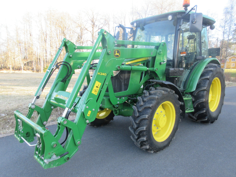 5619 John Deere 5075E tractor for export with front loader