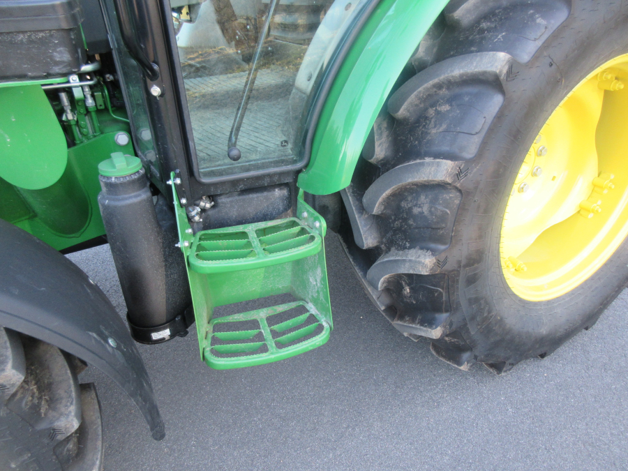 5619 John Deere 5075E tractor for export with front loader