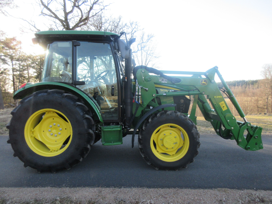 5619 John Deere 5075E tractor for export with front loader