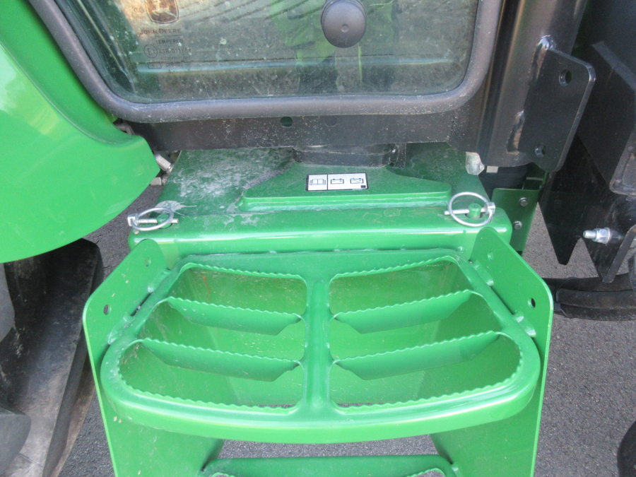 5619 John Deere 5075E tractor for export with front loader