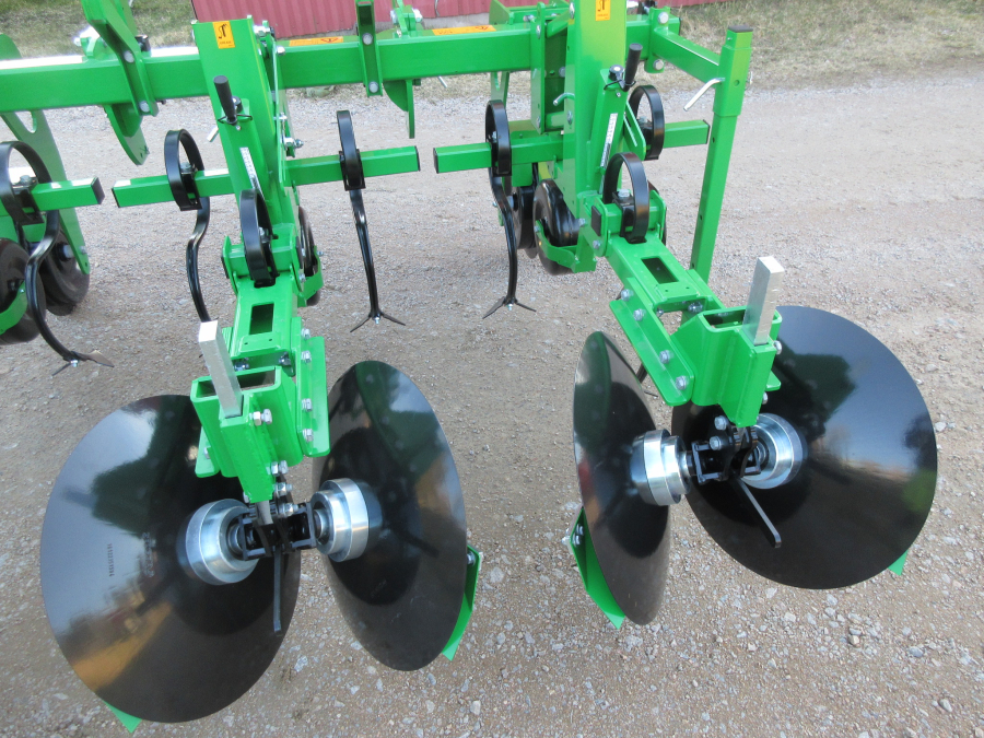 5630 Sfoggia disc ridger for potato 2 row