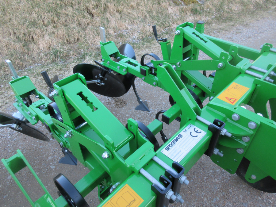 5630 Sfoggia disc ridger for potato 2 row