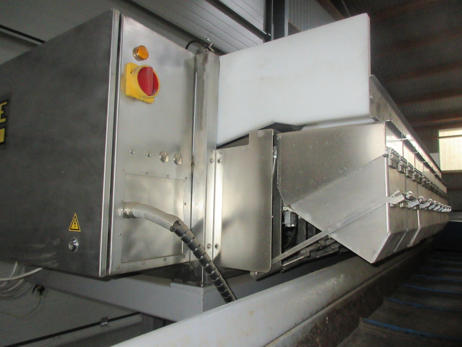 5655 Newtec 2009XB weigher for carrots and potato