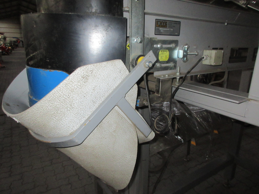 5655 Newtec 2009XB weigher for carrots and potato