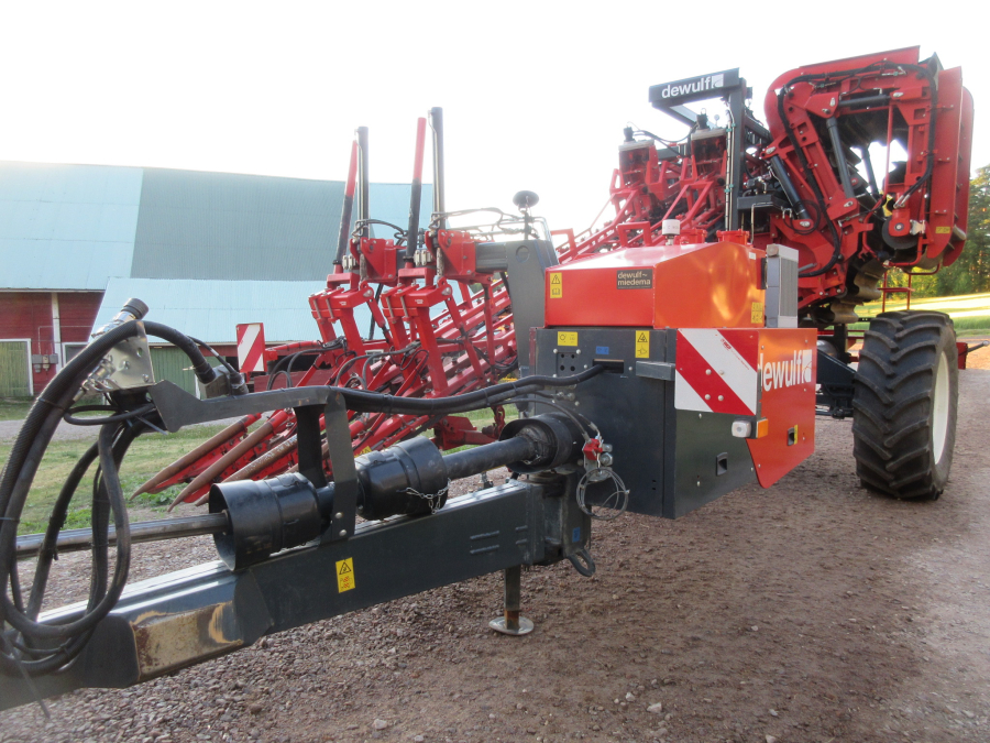 5662 Dewulf GKIIS carrot harvester 2 row with elevator