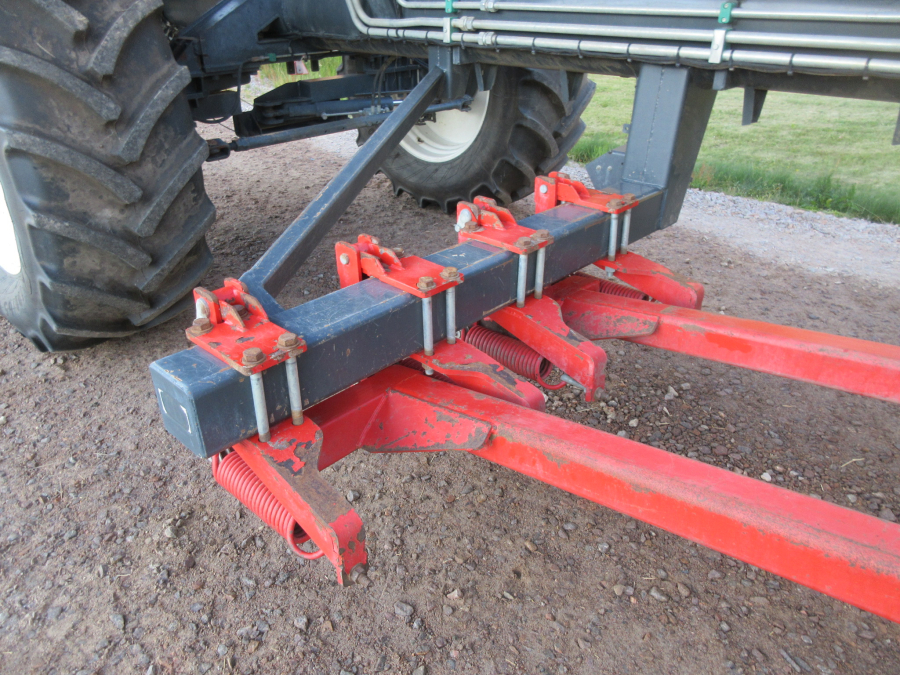 5662 Dewulf GKIIS carrot harvester 2 row with elevator