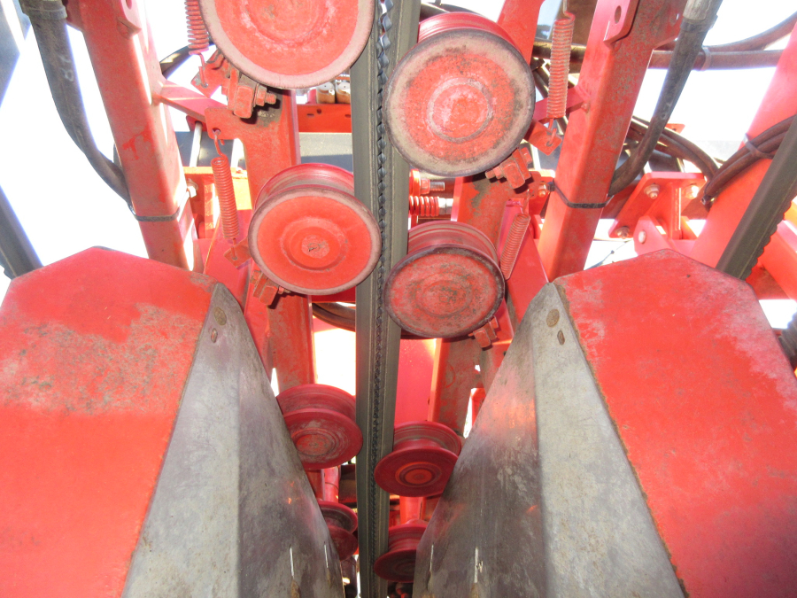 5662 Dewulf GKIIS carrot harvester 2 row with elevator